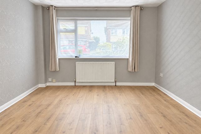 22, Oates Road, Collier Row photo 2