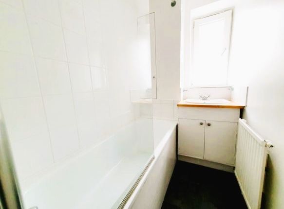 5 Aldrick House, London photo 5