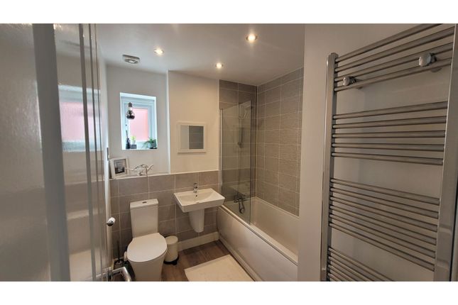 Link-detached house for sale in Mooring Lane, Brownhills, Walsall