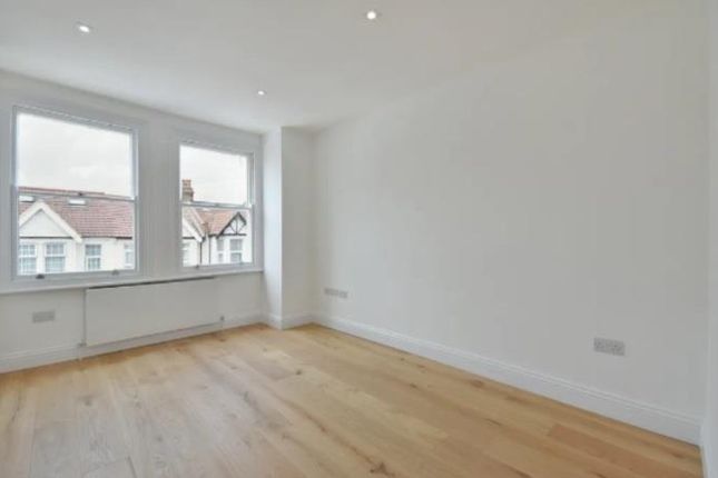 Flat to rent in Russell Road, West Hendon, London