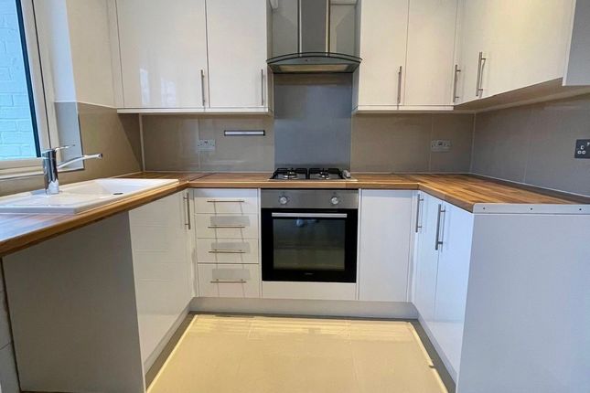 25, Heronslea, Watford photo 2