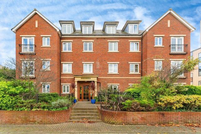 Thumbnail Flat for sale in Golden Court, Isleworth