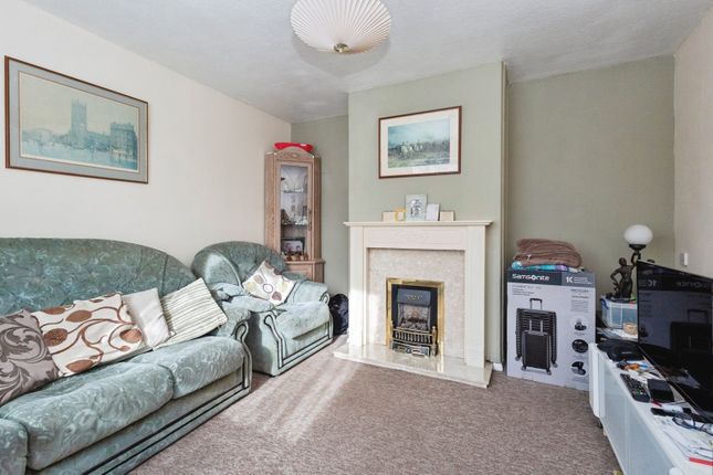 17, Surrey Way, Greater Manchester photo 3