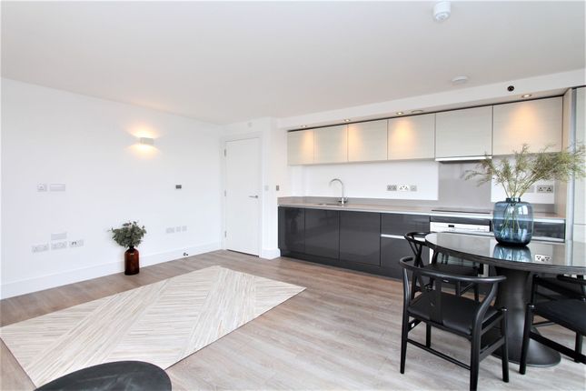 Flat 72, Premier House, Edgware photo 2