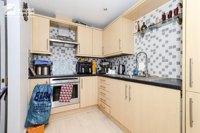 7, Davidson House, Hemel Hempstead photo 5