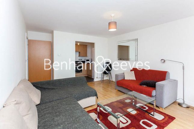 Flat 14, Bailey Court, 2, Lingard Avenue, London photo 4
