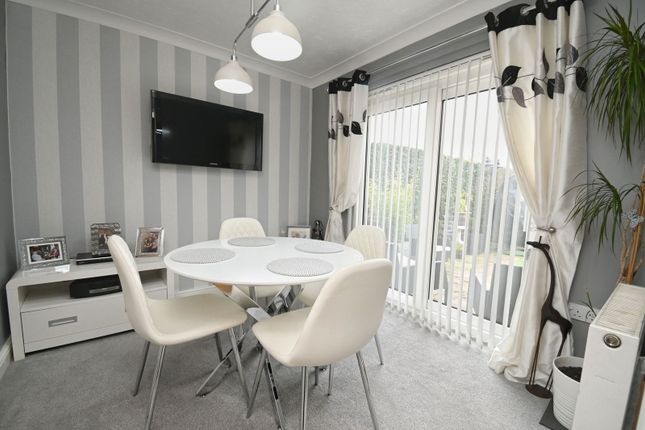 5, Loscoe Grove, Rotherham photo 4