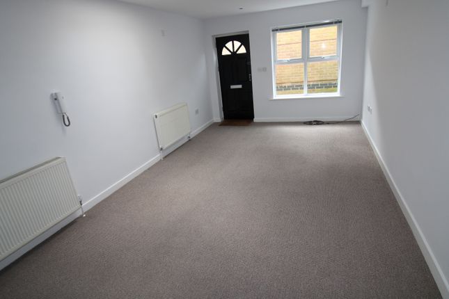 Maisonette to rent in Ongar Road, Brentwood