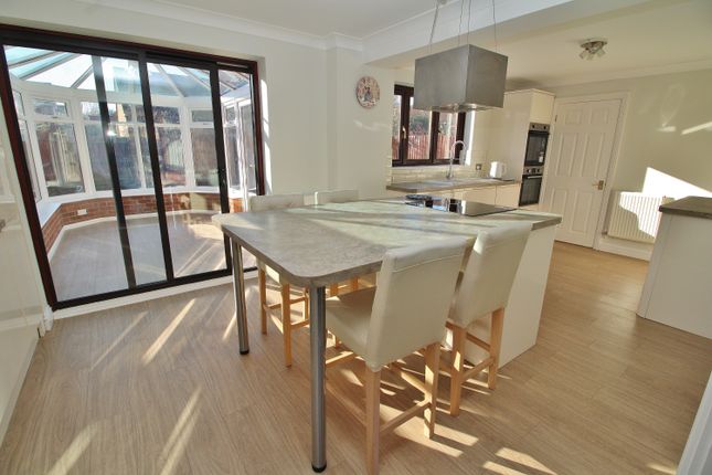 21, Fern Drive, Havant photo 2