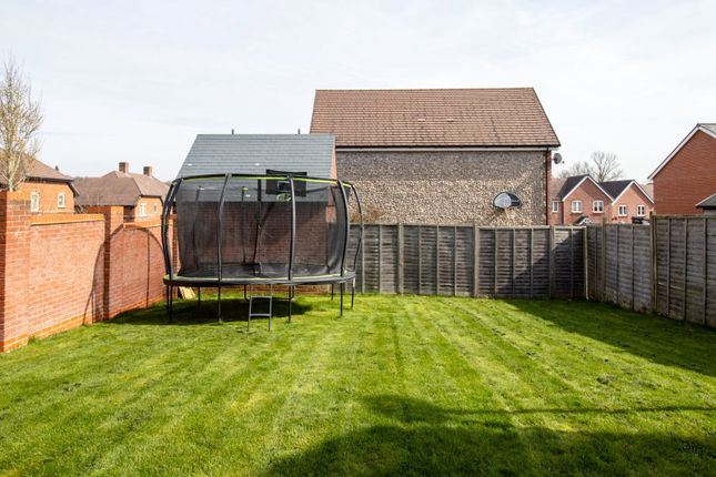 1, Kympton Gardens, Alton photo 3
