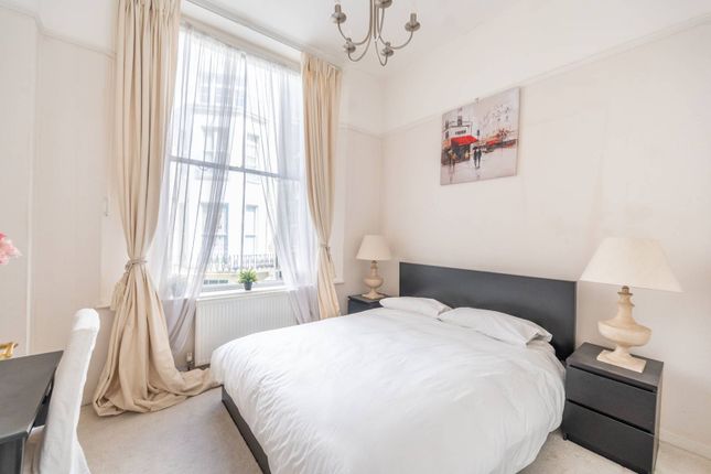 Flat for sale in Linden Gardens, Notting Hill, London