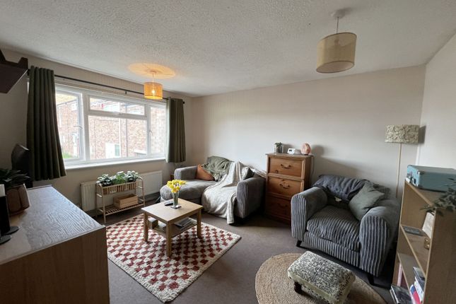 Flat for sale in Perry Hill, Priors Park, Tewkesbury