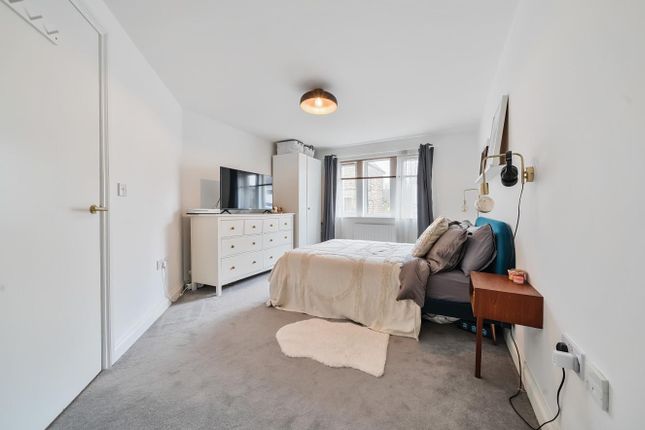 Flat for sale in Alleon Court, Low Lane