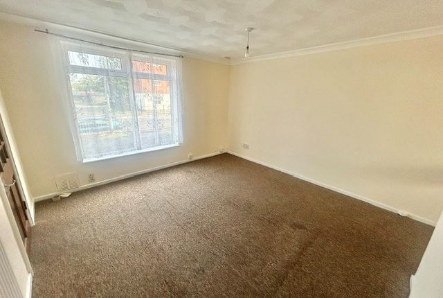 438, Basildon photo 2