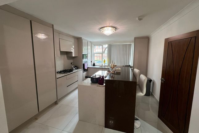 142 Uxbridge Road, PINNER photo 3