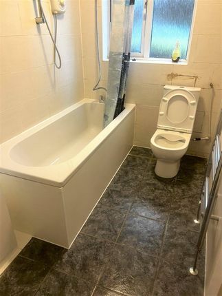 26 Canons Park Close, Edgware photo 5
