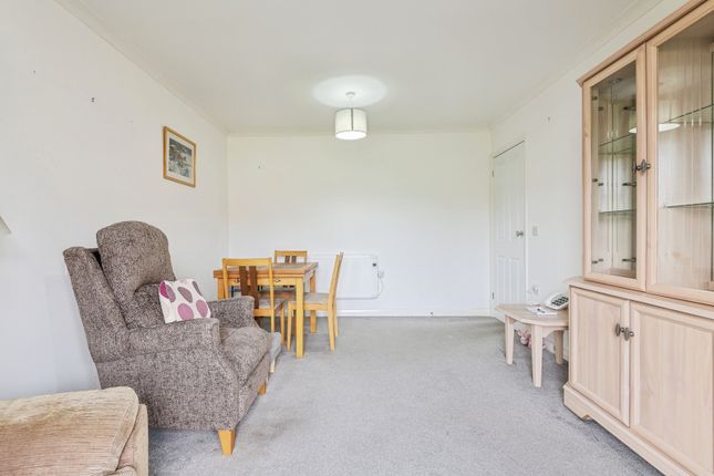 37, Priory Gardens, Burnham-On-Sea photo 4