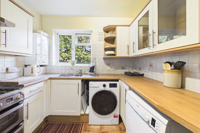 14, The Brooklands, Isleworth photo 4