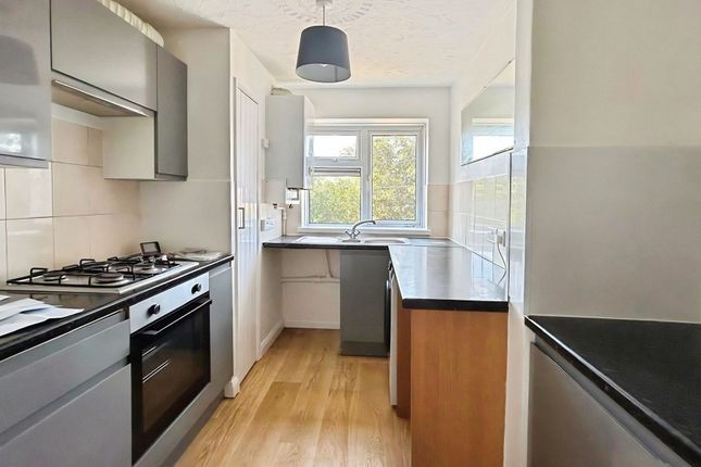7 Dyneley Green, Southampton photo 4