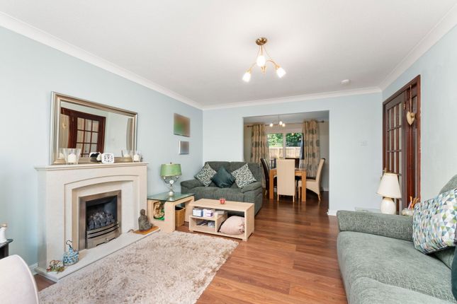6, Glenfield, Livingston photo 2