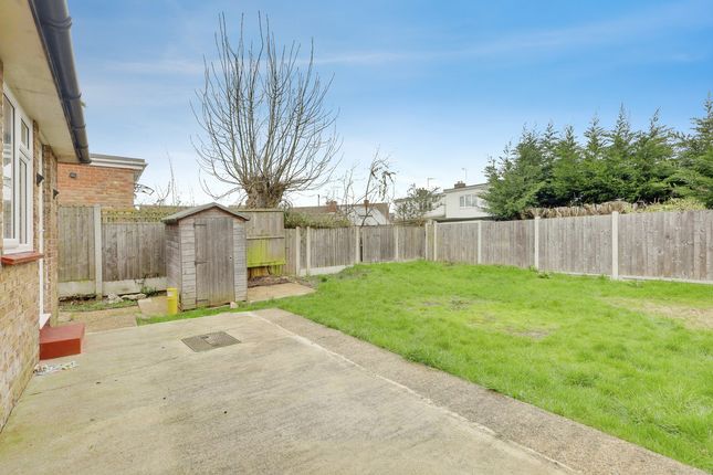 8, Chesterfield Crescent, Leigh-on-sea photo 4