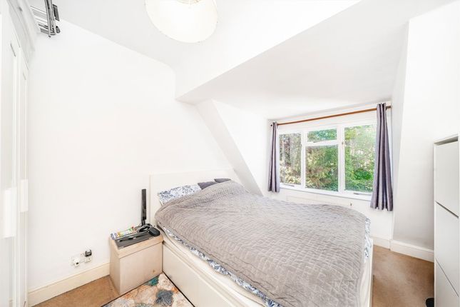 Flat 4, 9, Walpole Gardens, Twickenham photo 4