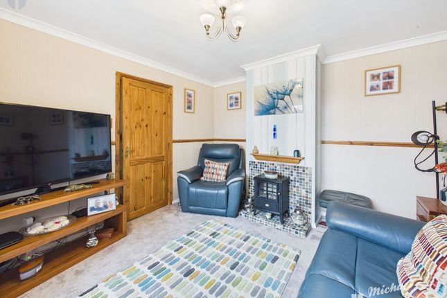 18 Orchard Close, Aylesbury photo 3