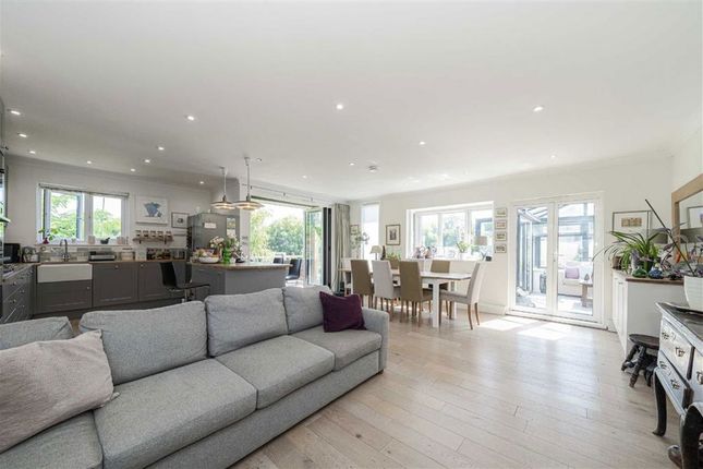 1 Northern Burway, Laleham Reach, Chertsey photo 4