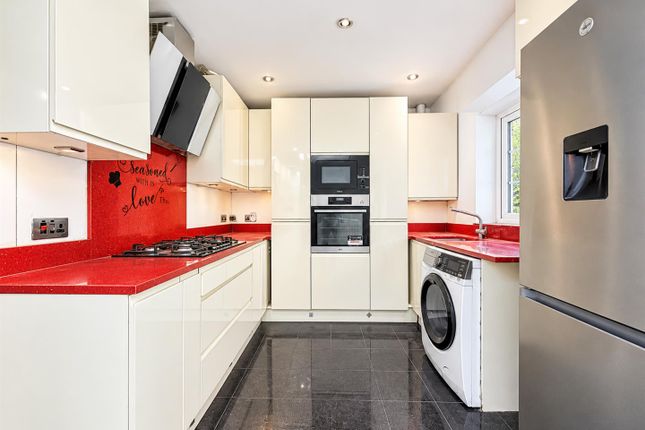 124, Martindale Road, Hounslow photo 3
