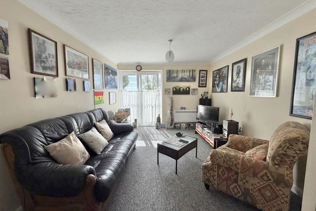 Flat 34 Marina Point, West Road, Clacton-on-Sea photo 2