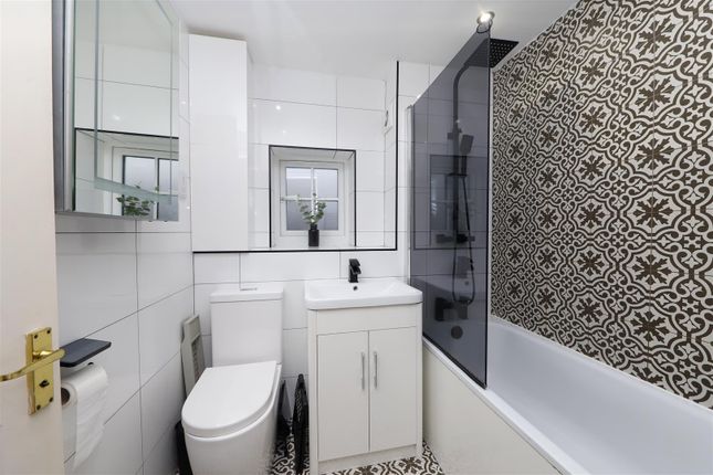 Flat 31, Waterford House, Thorney Mill Road, West Drayton photo 4