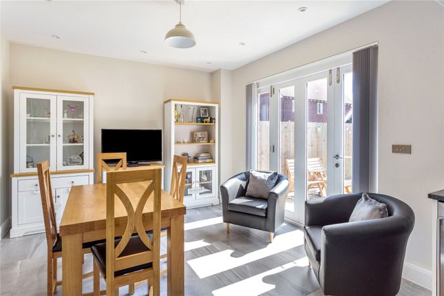 10, Malthouse Lane, Surrey photo 3