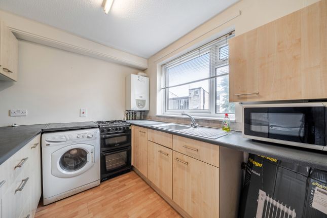 9, Weetwood House Court, Leeds photo 3