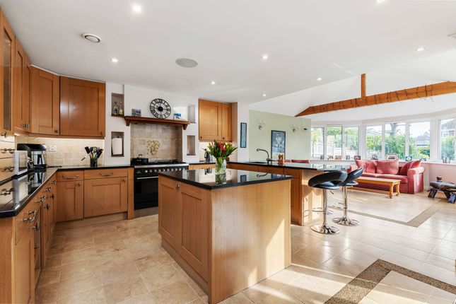26 Wiltshire Avenue, Crowthorne photo 3