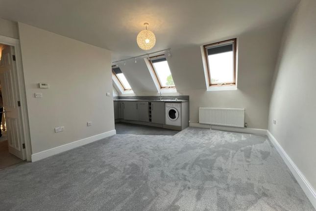 101D,, Queens Road, Surrey photo 2