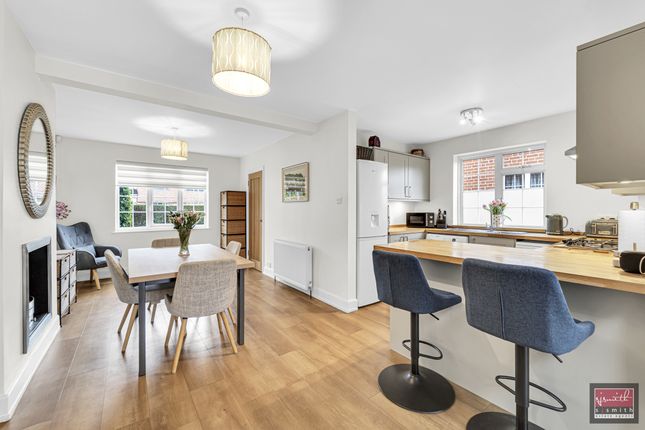 8, Meadway, Ashford photo 4