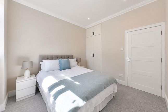 Flat 3, 16, Archer Street, London photo 3