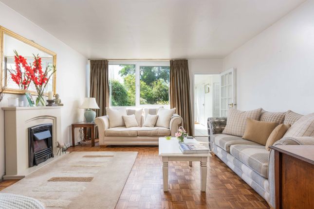 3-bed house on 19, Brackley, Weybridge, £675,000