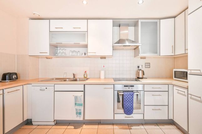 Flat to rent in Baltic Apartments, Docklands
