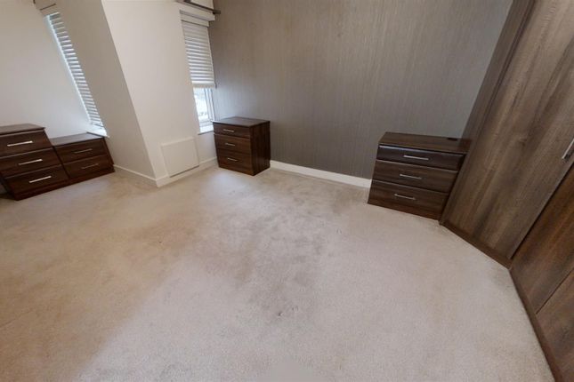 Flat to rent in Manchester Road, Heywood