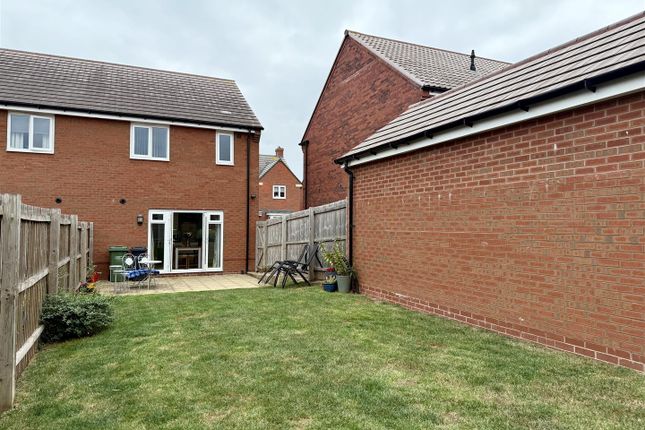 22, Dunnock Close, Hereford photo 2