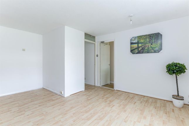 Flat for sale in The Pastures, Downley, High Wycombe (No Chain)