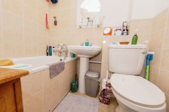 Terraced house for sale in Ormsby Close, Luton, Bedfordshire