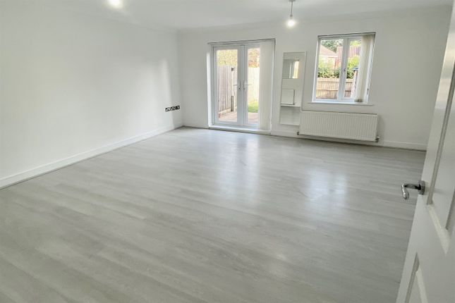 6, The Meadows, Southwater, Horsham photo 2