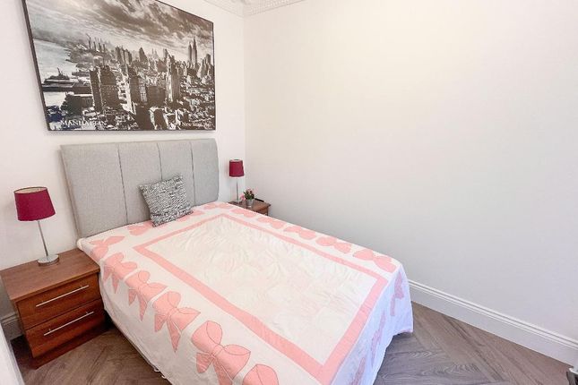 Flat 2, 25, Scrubs Lane, London photo 3