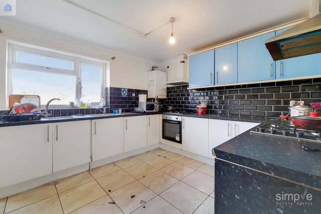 Terraced house for sale in Central Avenue, Hayes