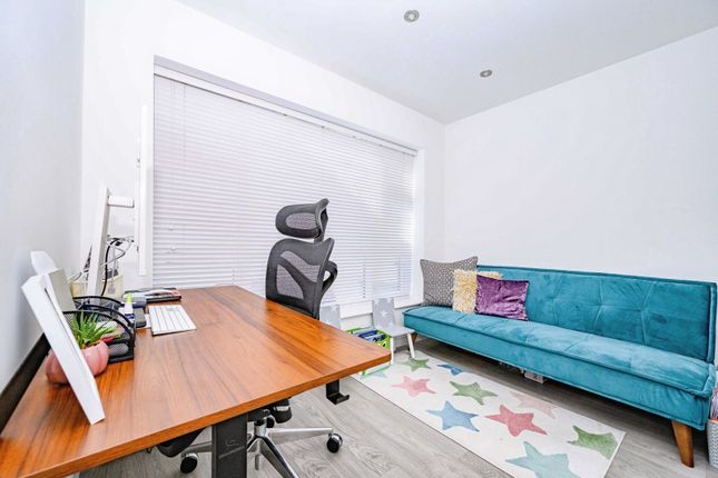 9, Stanmore Crescent, Bedfordshire photo 4