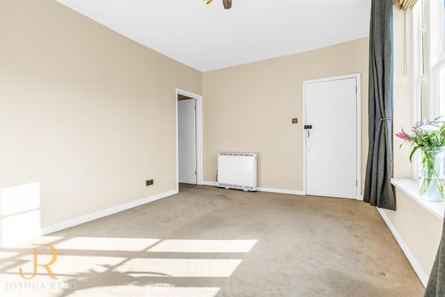 6C, High Street, Buntingford photo 4