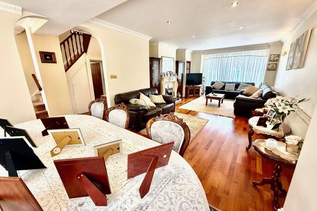 21, Langside Crescent, Southgate photo 5