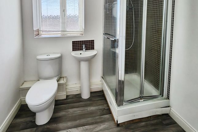 22, Larch Close, Warwickshire photo 2